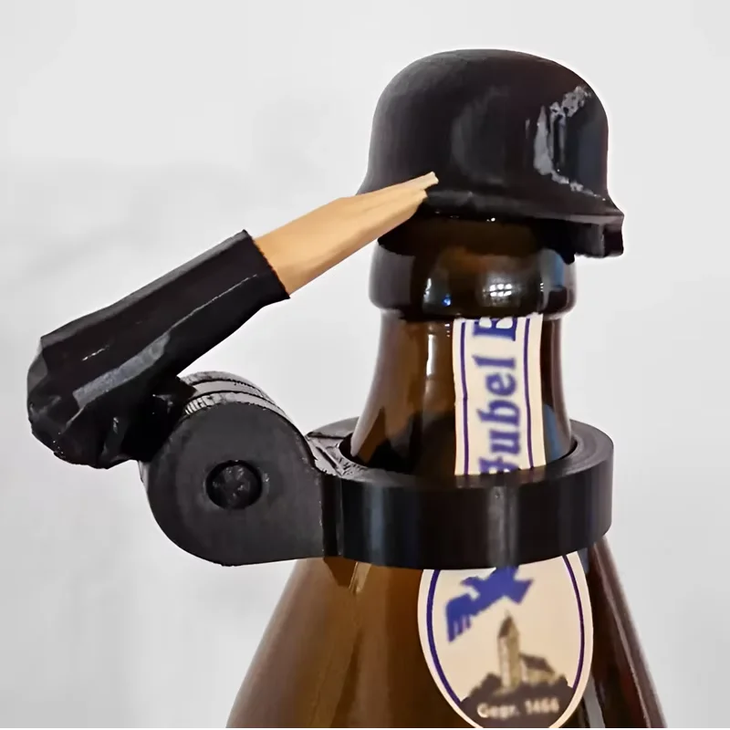 Divertente Casco per Bottiglia - Wine Beer Hat recensione e prezzo