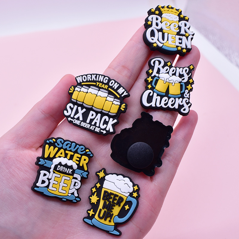 Set di Ciondoli per Scarpe in  - Beer And Wine Quote recensione e prezzo